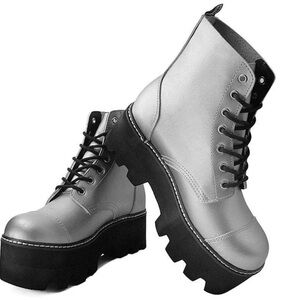 TUK platform silver Size 7